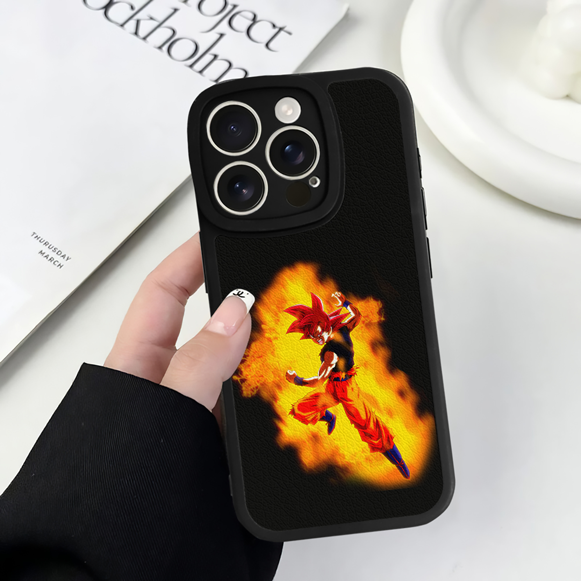 （画像用） ドラゴンボール 孫悟空（そん ごくう）Son Goku カカロット DRAGON BALL Kakarotto 【iPhone 16シリーズ対応】シリコンスマホケース（レザー調） 材質：シリコン